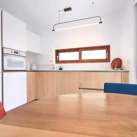 Unique, Stylish & Calm Peces By The Sea