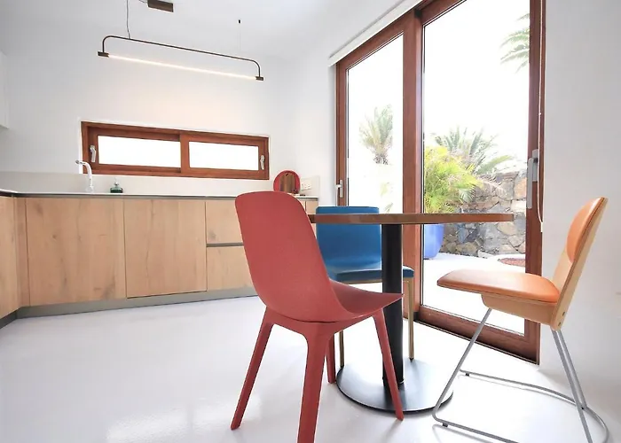 Unique, Stylish & Calm Peces By The Sea *