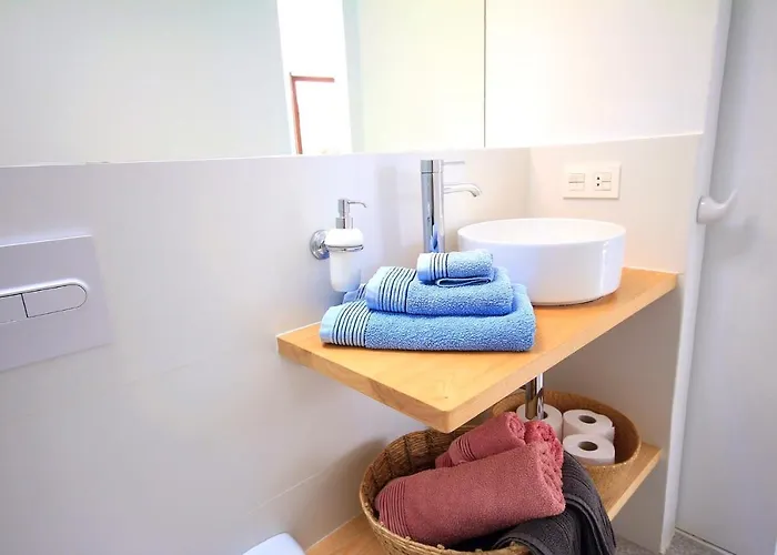 Unique, Stylish & Calm Peces By The Sea *