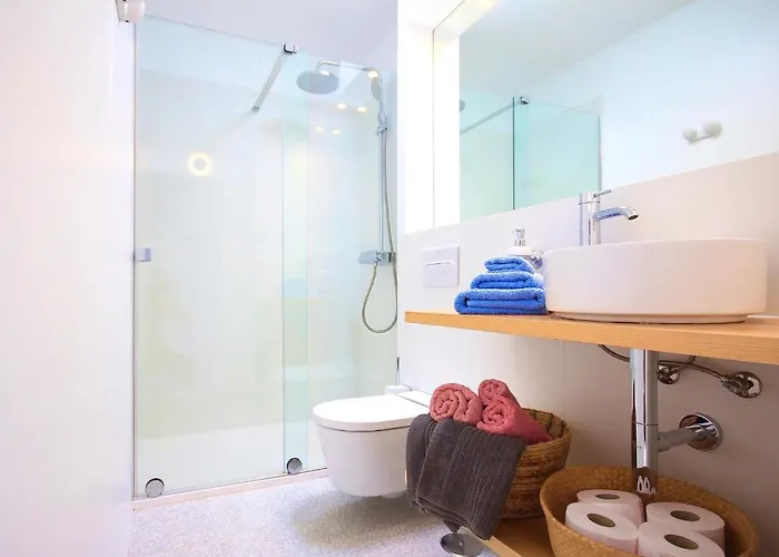 Unique, Stylish & Calm Peces By The Sea *