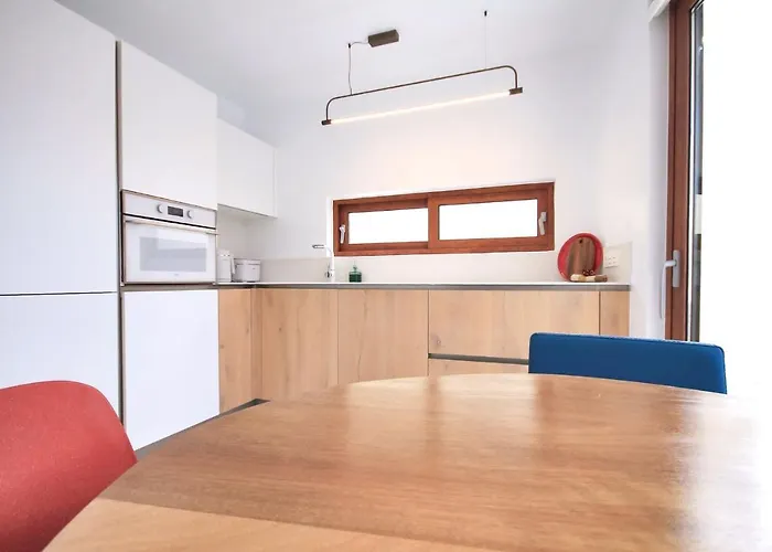 Unique, Stylish & Calm Peces By The Sea